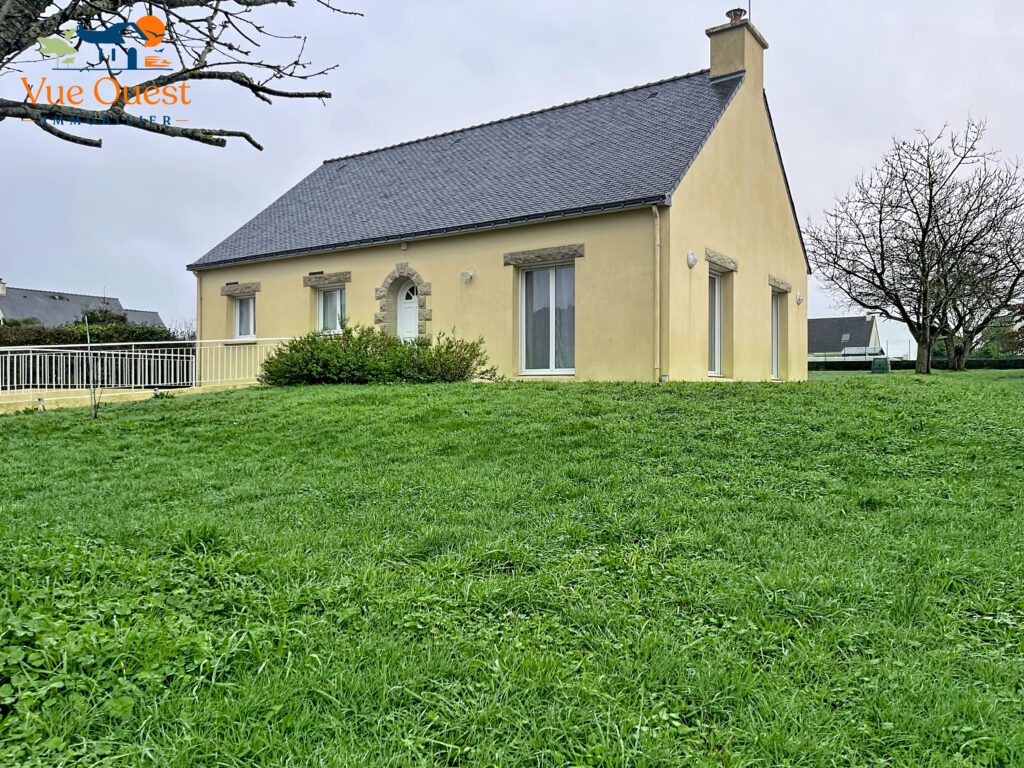 MERLEVENEZ - Maison avec sous-sol sur terrain de 1 850m²
