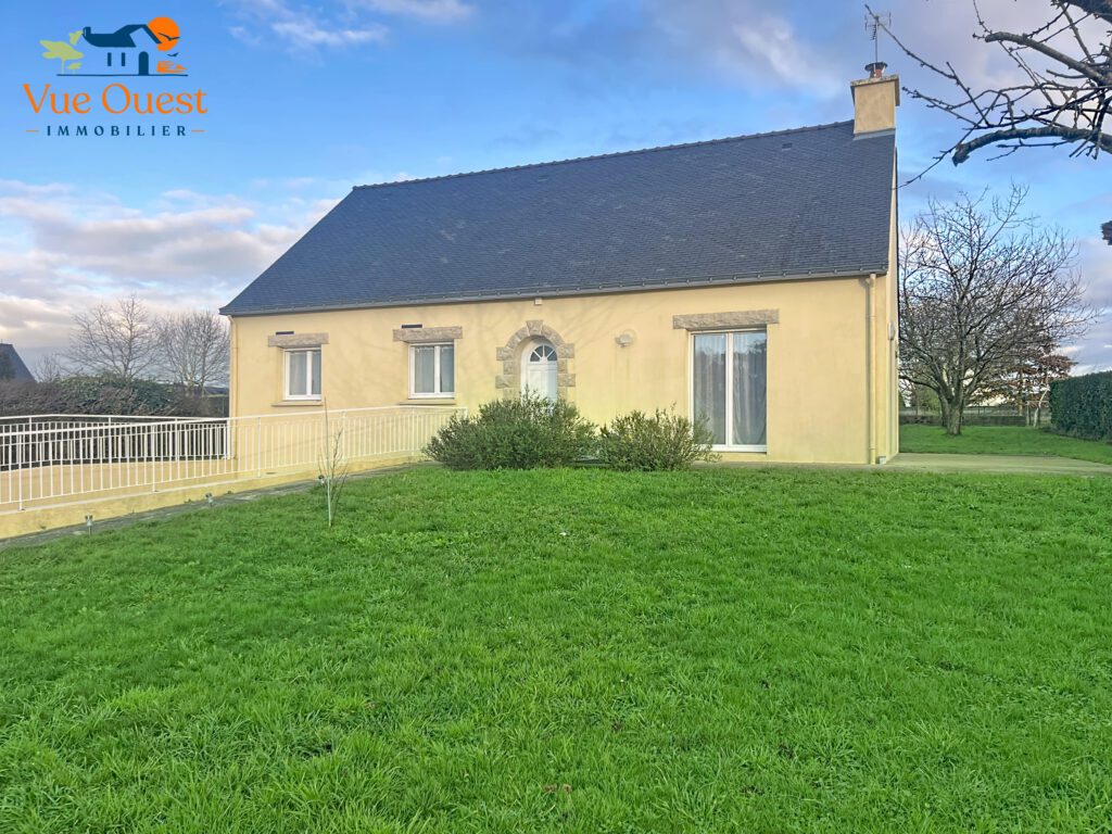 MERLEVENEZ - Maison avec sous-sol sur terrain de 1 850m²
