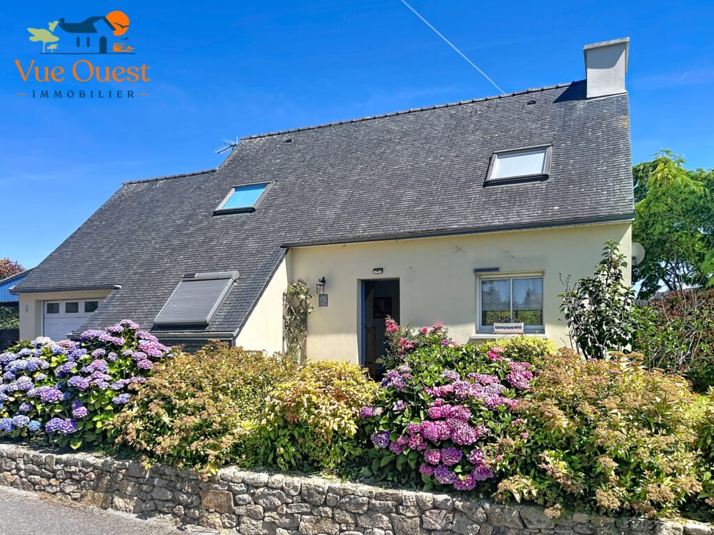MERLEVENEZ - Le bourg - Maison 4 chambres avec terrain 540m²