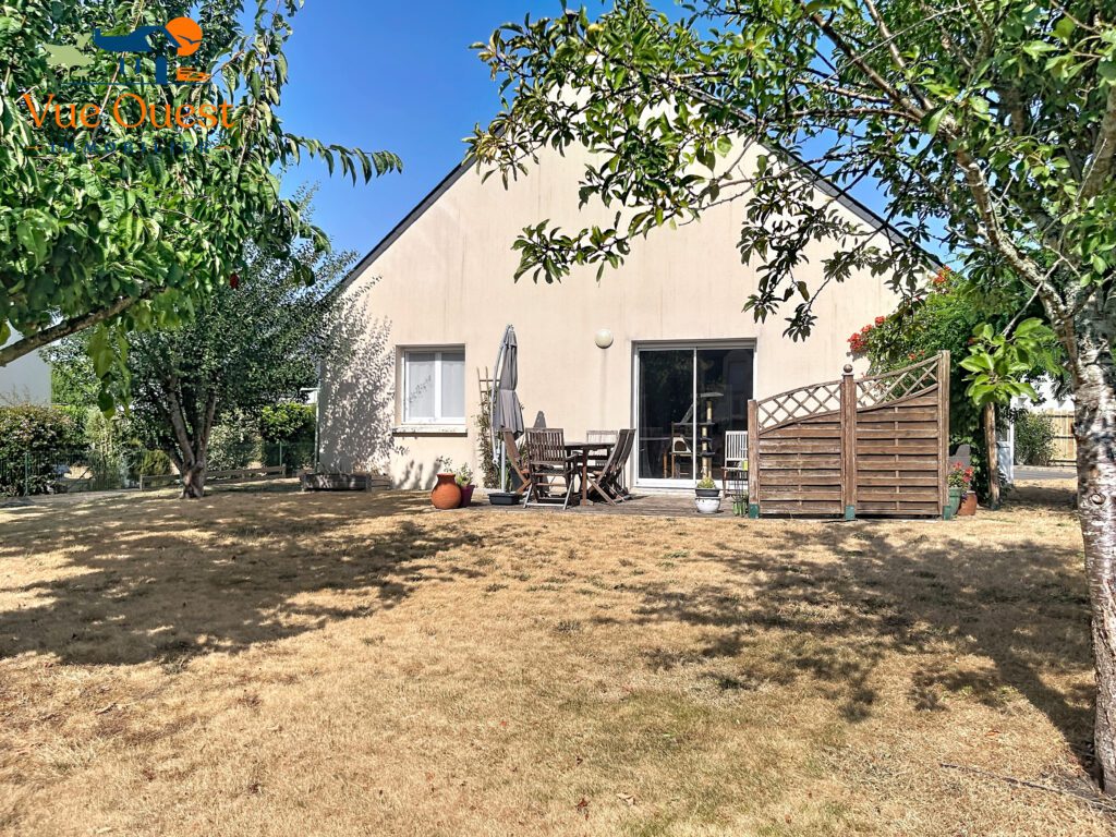 KERVIGNAC - Le bourg - Maison 3 chambres dont 2 au plain-pied avec terrain 530m²