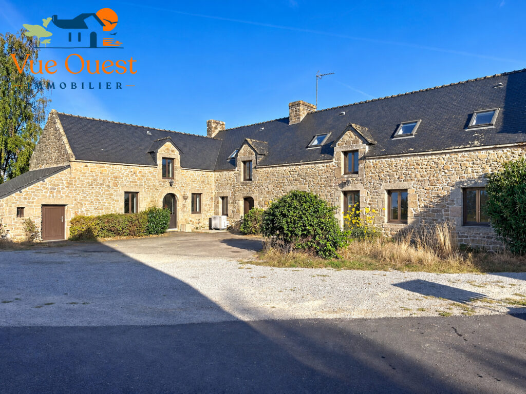 SAINTE-HÉLÈNE - Le Bourg - Corps de ferme - 367 500 € (FAI)